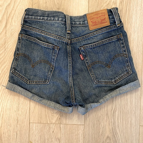 Levi’s denim shorts - size 26 - Picture 2 of 3